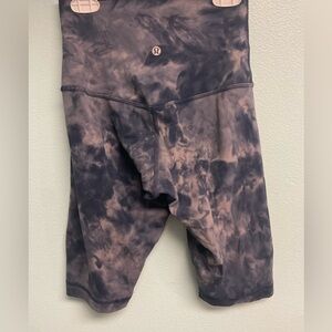 Lulu biker shorts size 4 barley worn